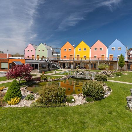 Hotel Kravi Hora Боржетице Экстерьер фото
