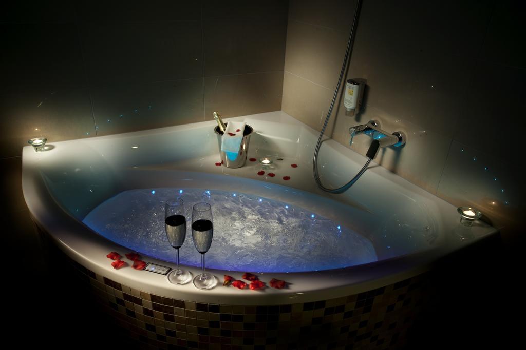 Hotel Kravi Hora Боржетице Экстерьер фото