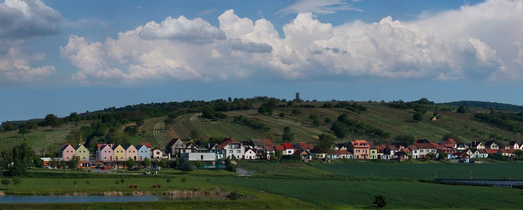Hotel Kravi Hora Боржетице Экстерьер фото