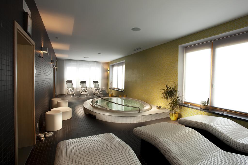 Hotel Kravi Hora Боржетице Экстерьер фото